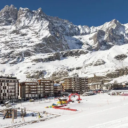 Hellochalet - Maison Zerodix - To Door In Front Of Zermatt Cablecar Breuil-Cervinia